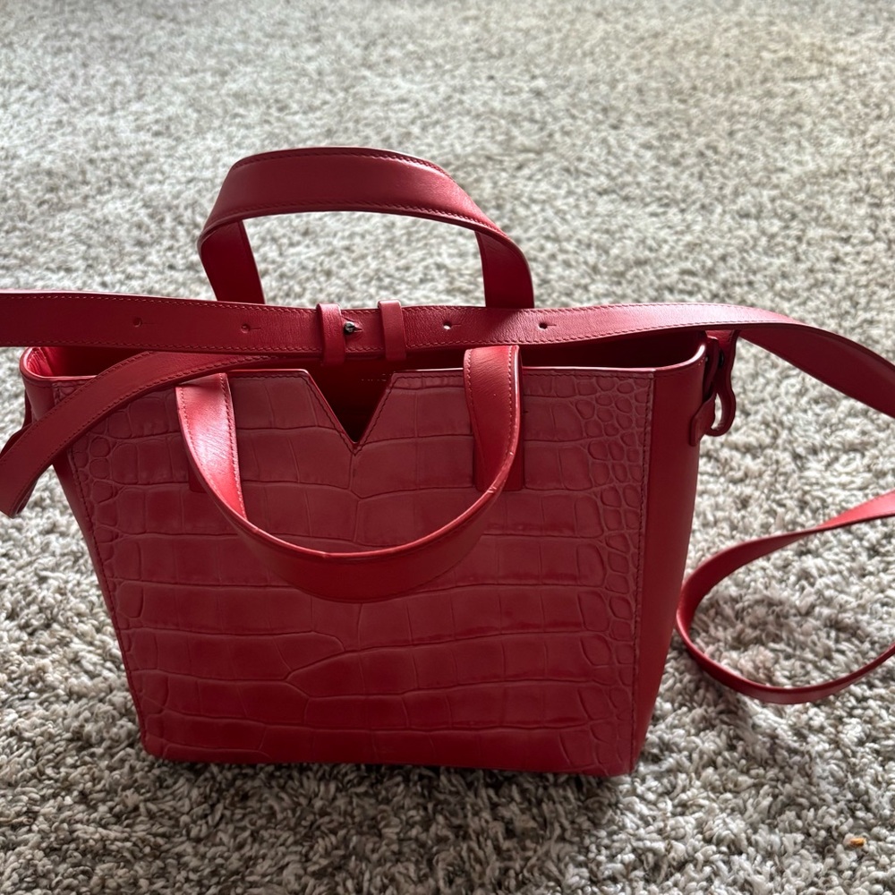 Nwot Vince. Baby Signature V Croc Embossed Leather Tote bag rusty red - Picture 3 of 12